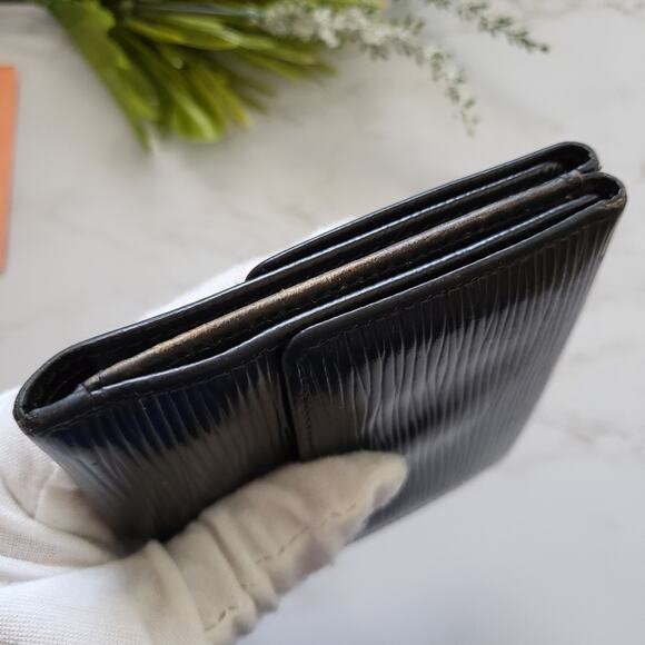 AUTHENTIC LOUIS VUITTON BLACK EPI LEATHER COMPACT SNAP WALLET - Picture 12 of 16